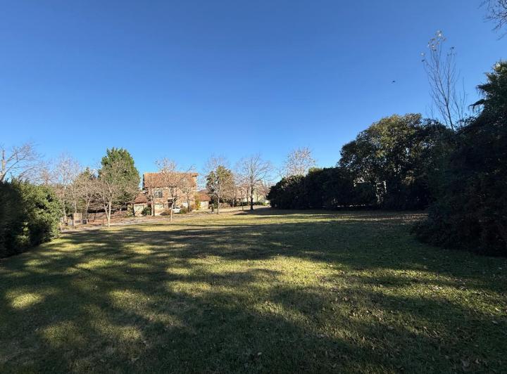 Terreno · 803m²