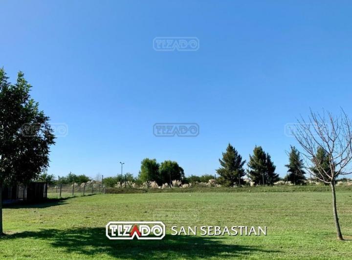 Terreno · 818m²
