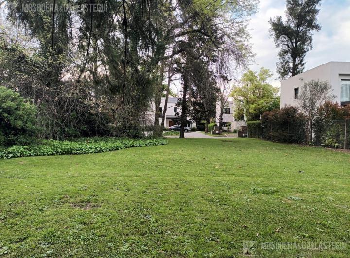 Terreno · 822m²