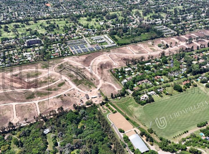 Terreno · 701m²