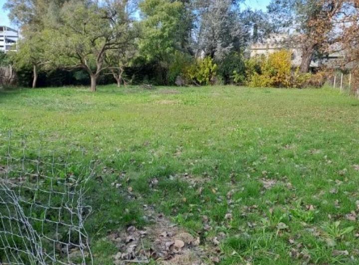 Terreno · 1208m²