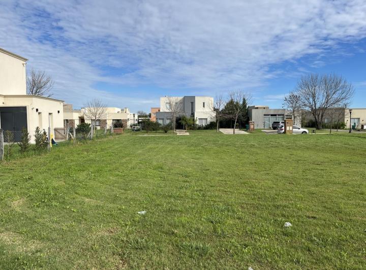 Terreno · 802m²