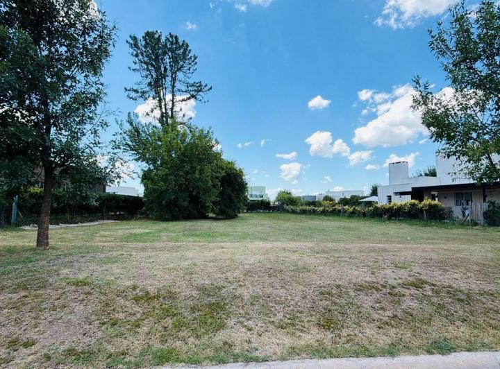 Terreno · 827m²