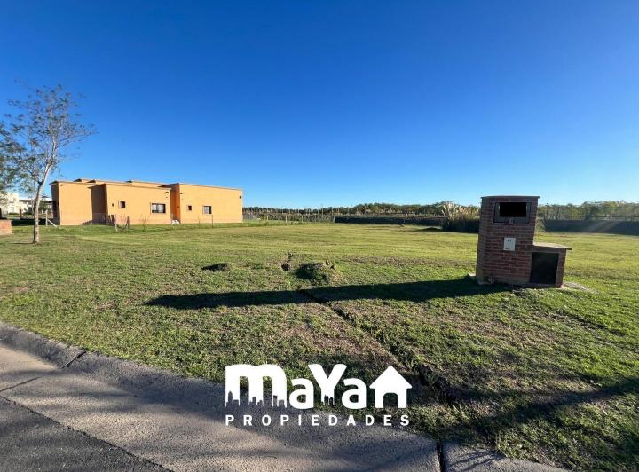 Terreno · 839m²