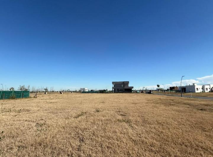 Terreno · 738m²
