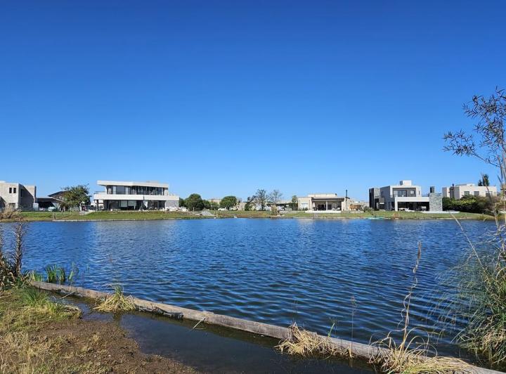 Terreno · 875m²