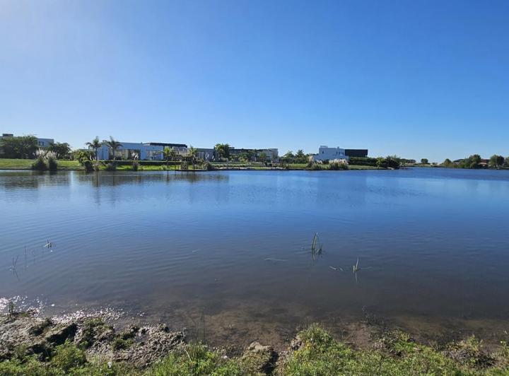 Terreno · 815m²