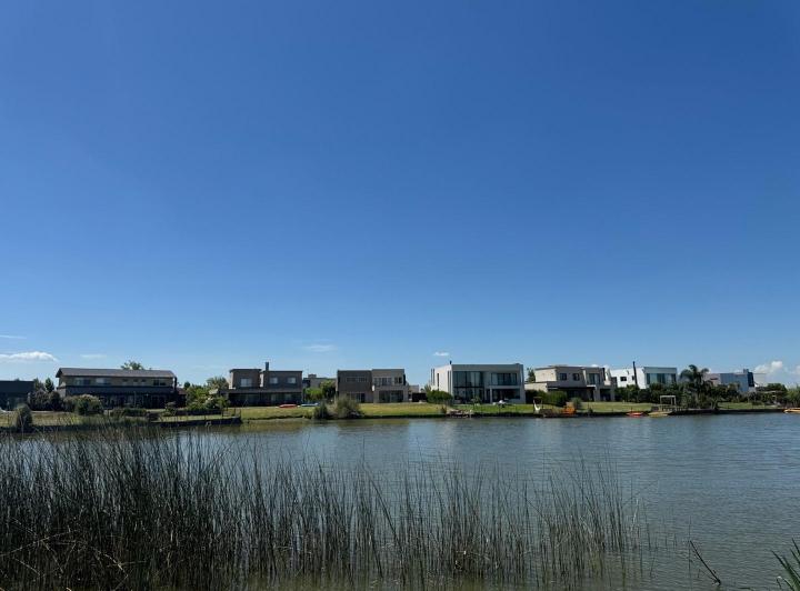 Terreno · 841m²