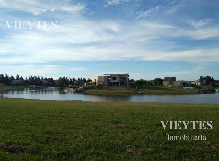 Terreno · 902m²