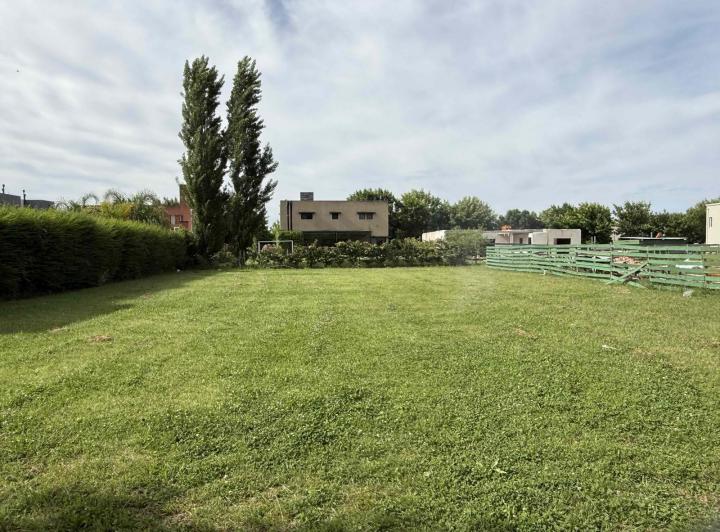 Terreno · 748m²