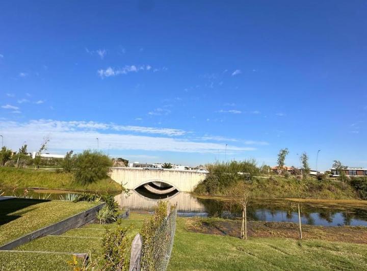 Terreno · 858m²