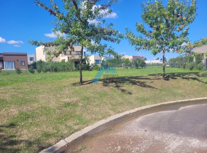 Terreno · 618m²