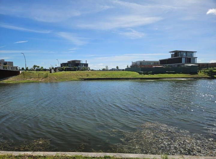 Terreno · 875m²