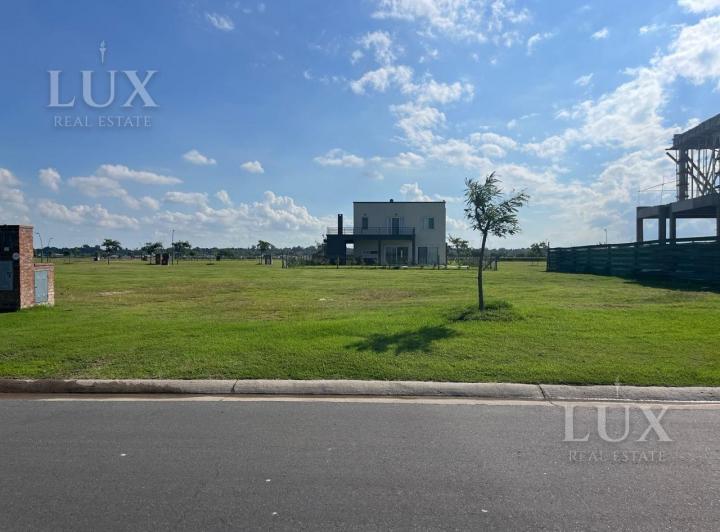 Terreno · 683m²