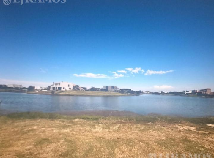 Terreno · 919m²