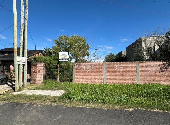 Terreno · 877m²