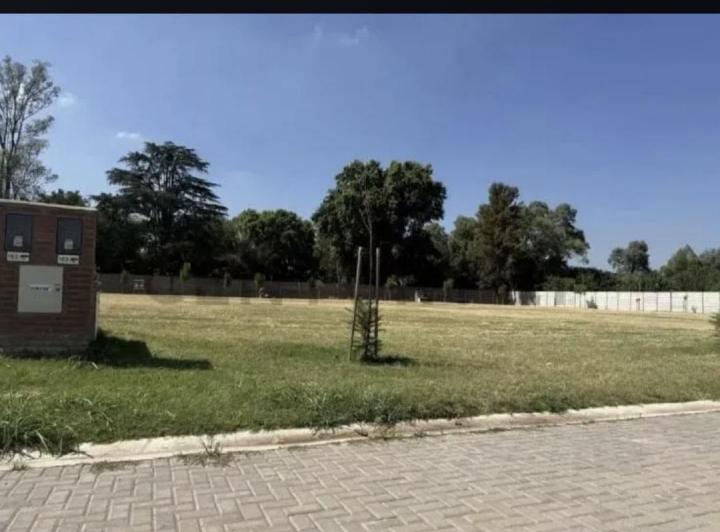 Terreno · 384m²