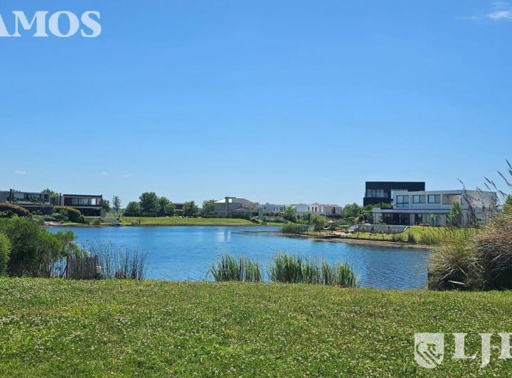 Terreno · 965m²