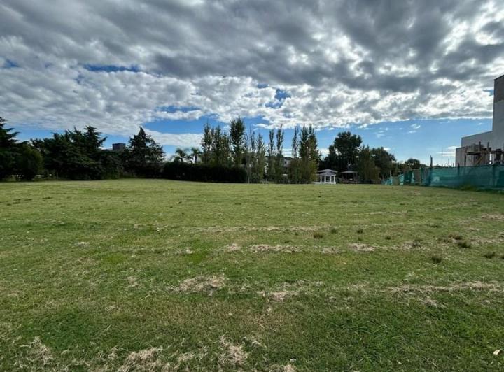 Terreno · 1200m²