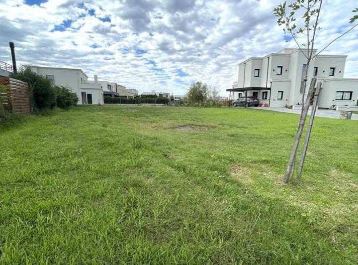 Terreno · 811m²