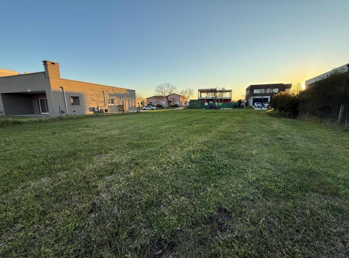 Terreno · 694m²