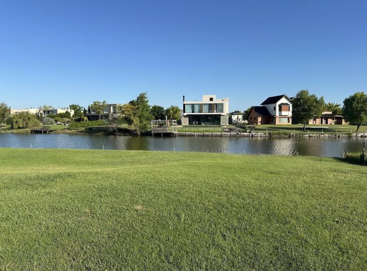 Terreno · 829m²
