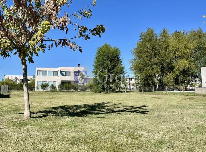 Terreno · 785m²