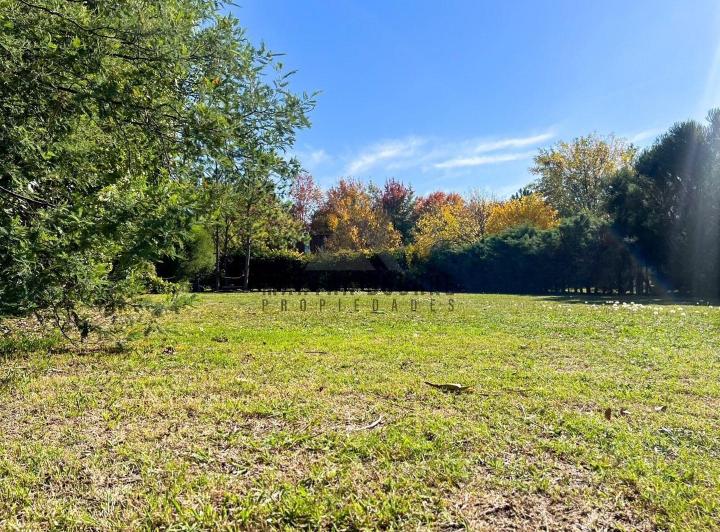 Terreno · 860m²