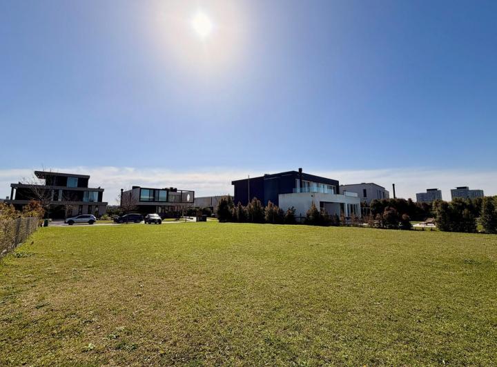 Terreno · 717m²