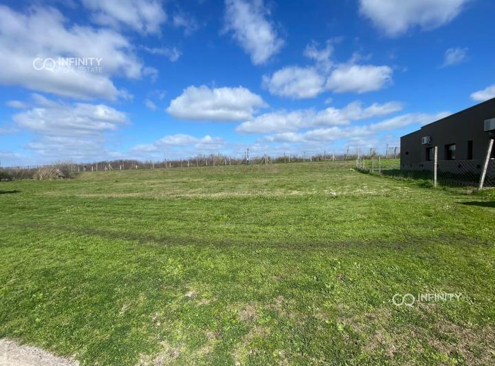 Terreno · 843m²