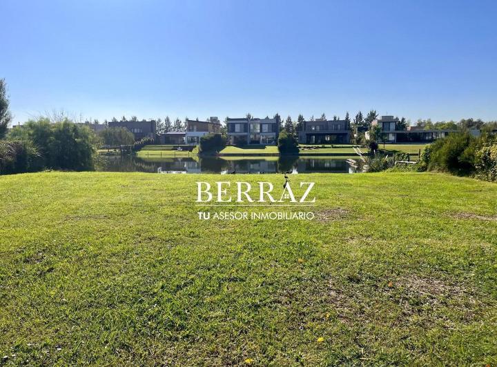 Terreno · 967m²
