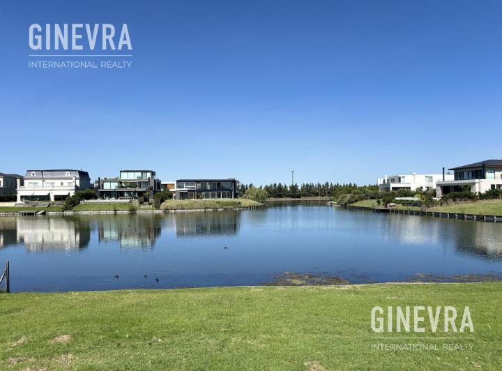 Terreno · 908m²