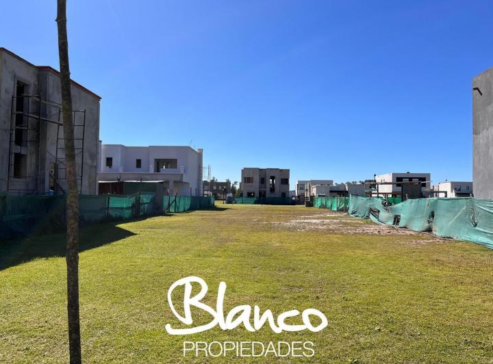 Terreno · 402m²