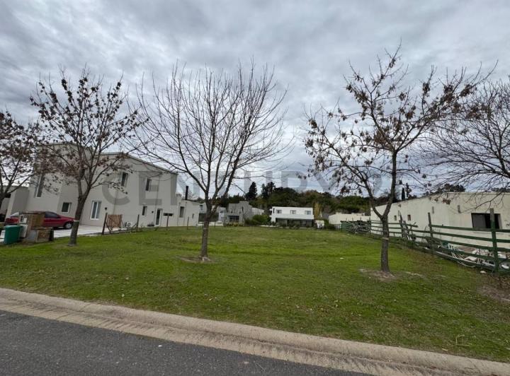 Terreno · 700m²