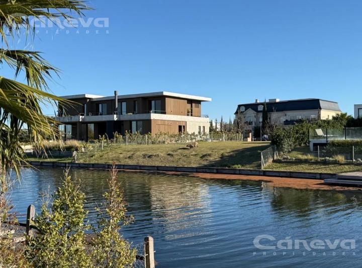 Terreno · 902m²