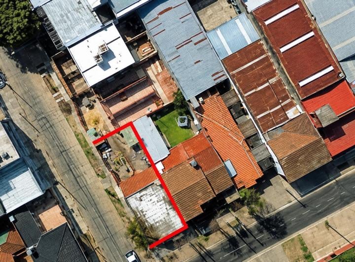 Terreno · 215m²