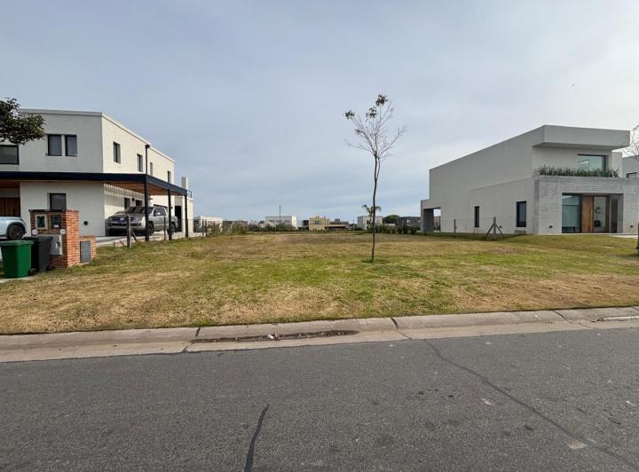 Terreno · 600m²