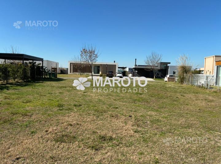 Terreno · 818m²