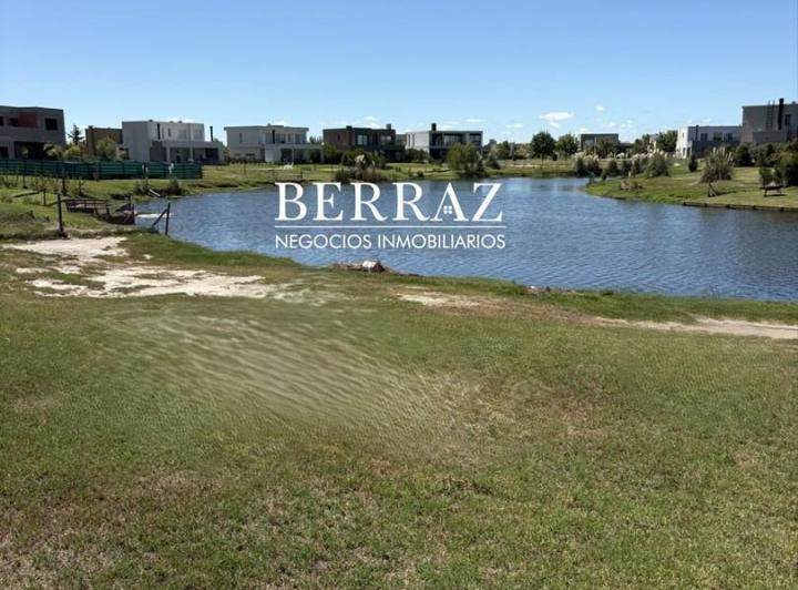 Terreno · 858m²