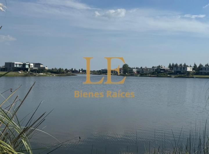 Terreno · 851m²