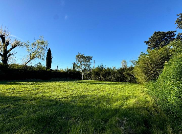 Terreno · 834m²
