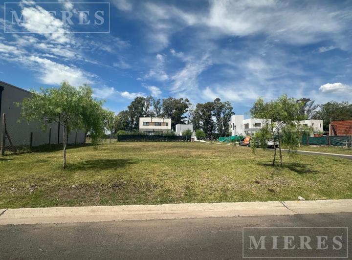 Terreno · 465m²