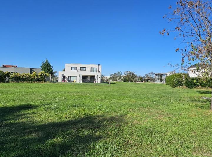Terreno · 944m²