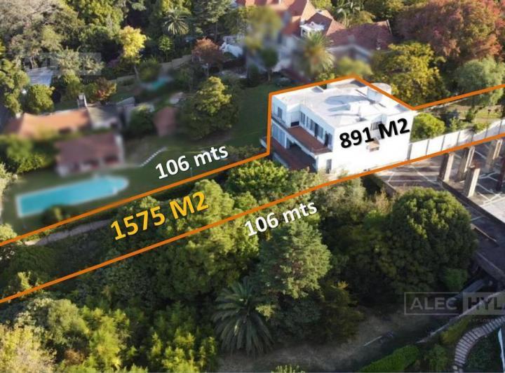 Terreno · 896m²