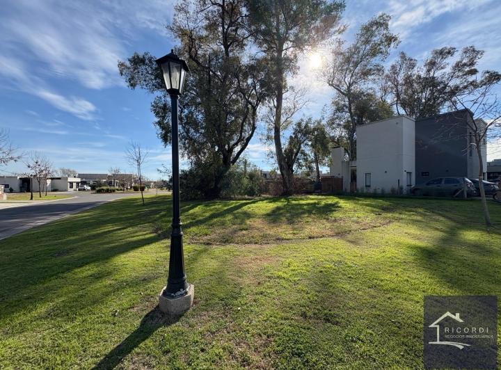Terreno · 604m²