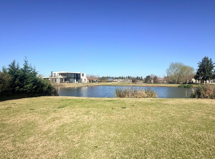 Terreno · 860m²