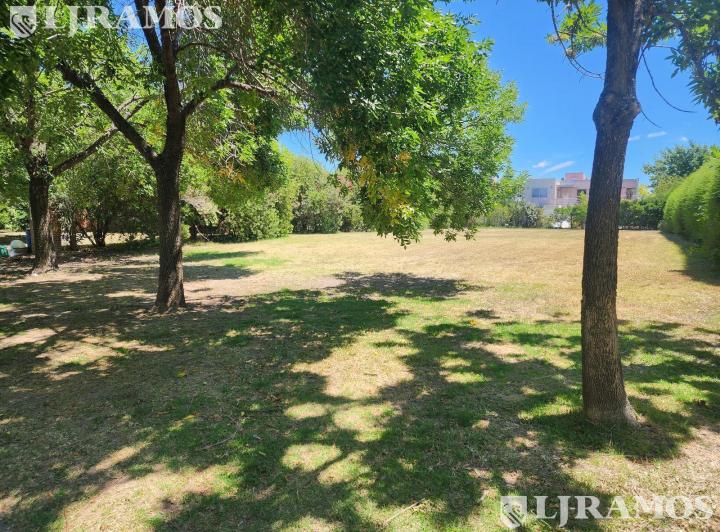 Terreno · 864m²