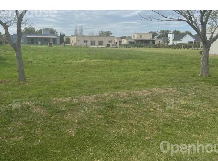 Terreno · 1076m²