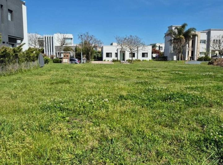 Terreno · 679m²