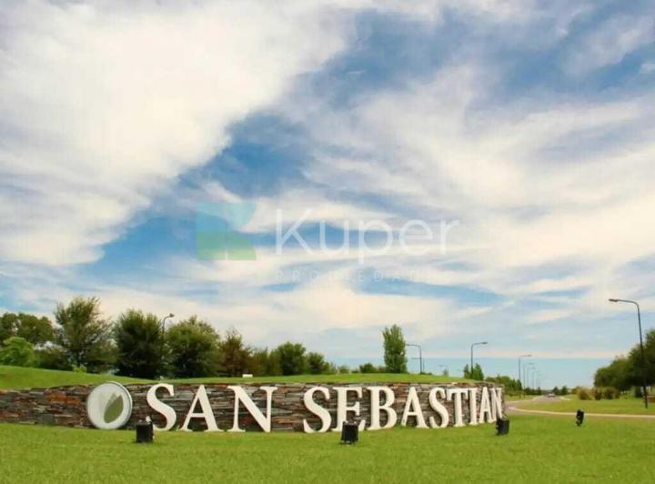 Terreno · 816m²